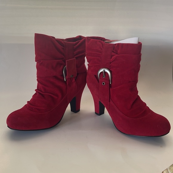 Quipid red ankle boots. - Picture 4 of 14